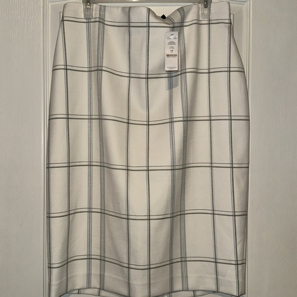 WHITE PLAID SKIRT SUIT SET - Picture 8 of 12